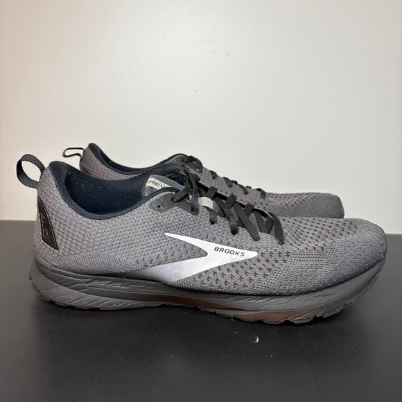 Brooks Revel 4 Men's Size 10 Black Running Sneakers - Picture 3 of 9